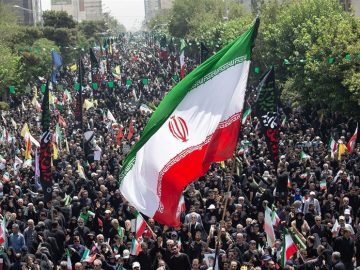ببینید/جمهوری اسلامی ریشه‌دارتر از آن است که با شعار یا حمله خارجی براندازی شود!