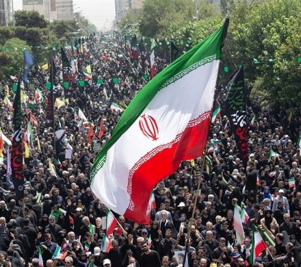 ببینید/جمهوری اسلامی ریشه‌دارتر از آن است که با شعار یا حمله خارجی براندازی شود!