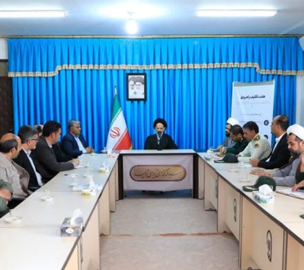 نیروهای مسلح جمهوری اسلامی ایران در دفاع از دین و انقلاب مقتدرانه ایستاده‌اند