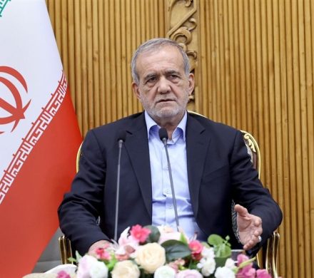 ریٔیس جمهور دقایقی قبل وارد بندرعباس شد