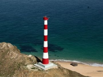 چراغ دریایی تیاب میناب؛ نمادهای ایمنی و حاکمیت دریایی در سواحل مکران