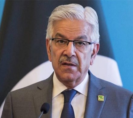 وزیر دفاع پاکستان: اکنون هیچ‌گونه ارتباطی با کابل وجود ندارد