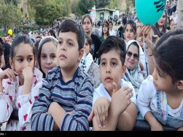 چالشی به نام مادران شاغل و کودکان «مهد کودکی»/ کودکان خراسان شمالی تروماها را بغل می‌کنند