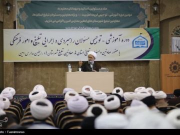 هیچ مسیٔولیتی نباید طلبه را از تبلیغ جدا کند