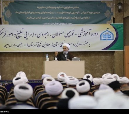 هیچ مسیٔولیتی نباید طلبه را از تبلیغ جدا کند