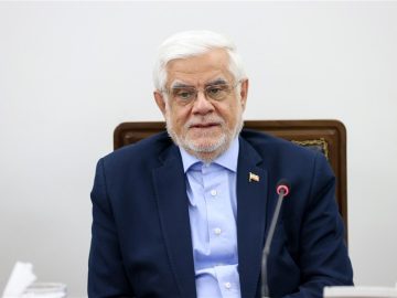 عارف: شبکه نخبگان ایرانی در داخل و خارج کشور تشکیل شود/پهلوانان علمی می‌خواهیم