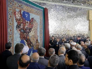 رونمایی فرش «ایران جان» در تالار ولایت حرم مطهر رضوی