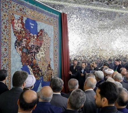 رونمایی فرش «ایران جان» در تالار ولایت حرم مطهر رضوی