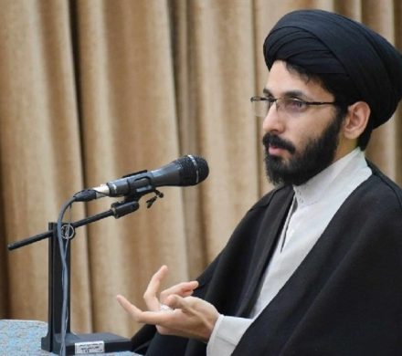 برخی برای افزایش دنبال کننده در فضای مجازی به نظام ناسزا می‌گویند