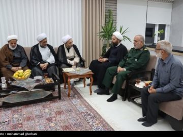 دیدار نماینده ولی‌فقیه در سازمان بسیج با خانواده شهیدان نوفرستی و زیبا