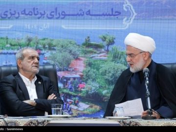 ۳ مطالبه مهم نماینده ولی‌فقیه در کردستان از ریٔیس‌جمهور/مشکل کوله‌بران برطرف شود