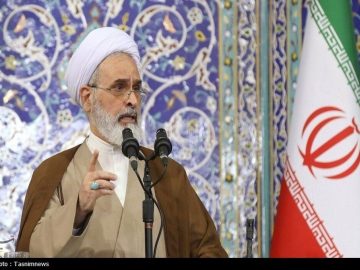 امام جمعه قم: هر تحرک دشمنان با پاسخ کوبنده مواجه می‌شود