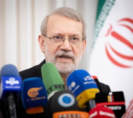 لاریجانی در جمع خبرنگاران: پیام جدیدی به آمریکا نداده‌ایم