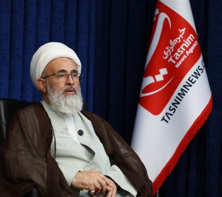 مقابله با انحطاط اخلاقی غرب کار تمدنی حوزه علمیه